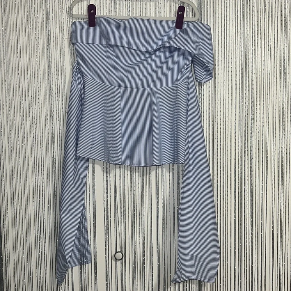 Sleeveless blouse tie front blue and white size Large. New condition never worn - Picture 4 of 5